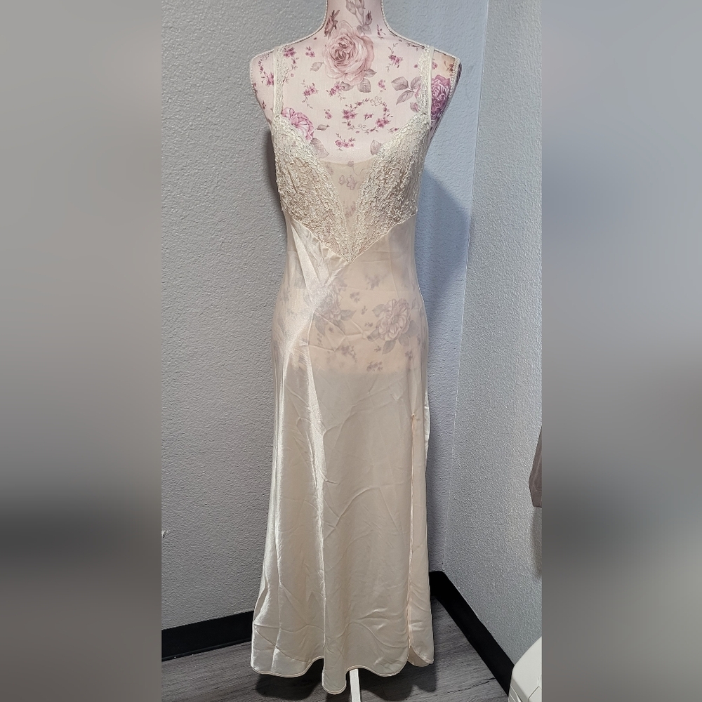 Victoria's Secret Cream Floral Chemise